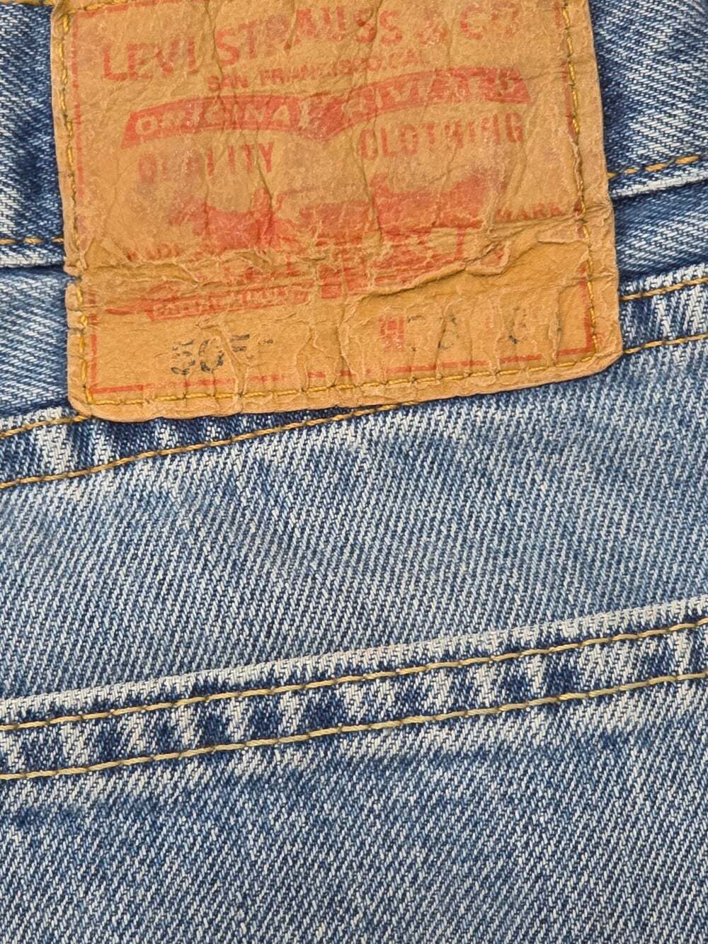 Vintage 90s Levi's Light Blue Classic Straight Jeans - Picture 9 of 10